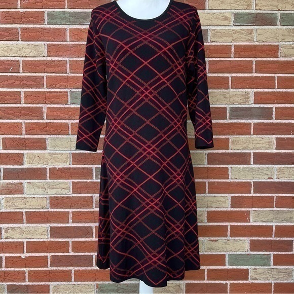 Nanette Lepore Dresses & Skirts - Nanette Lepore Round Neck 3/4 Sleeve Red Black Fit & Flare Sweater Dress 👗